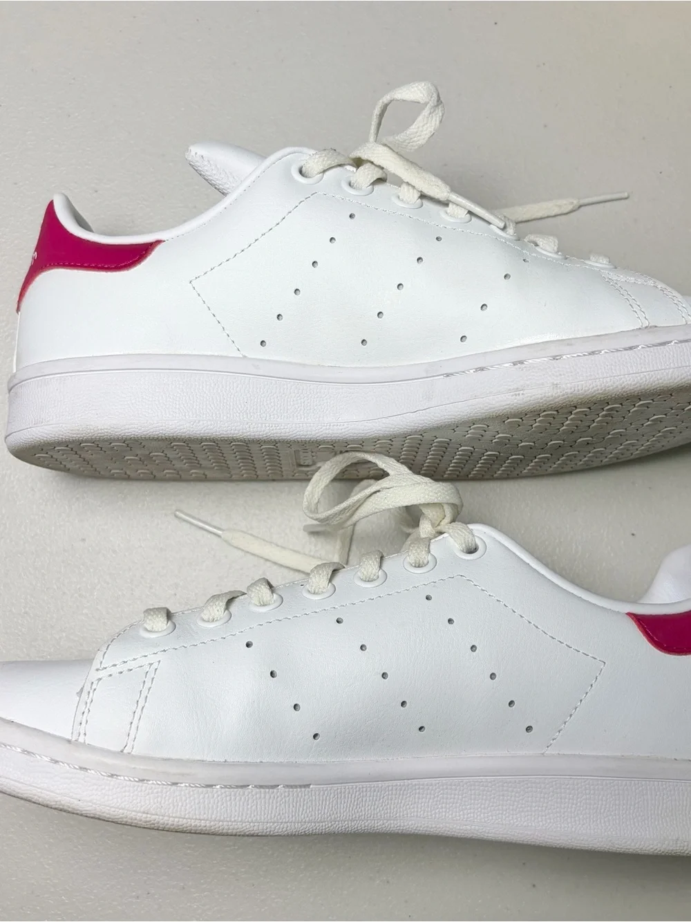 adidas White Women's Stan Smith Sneakers - white & magenta sz 5.5